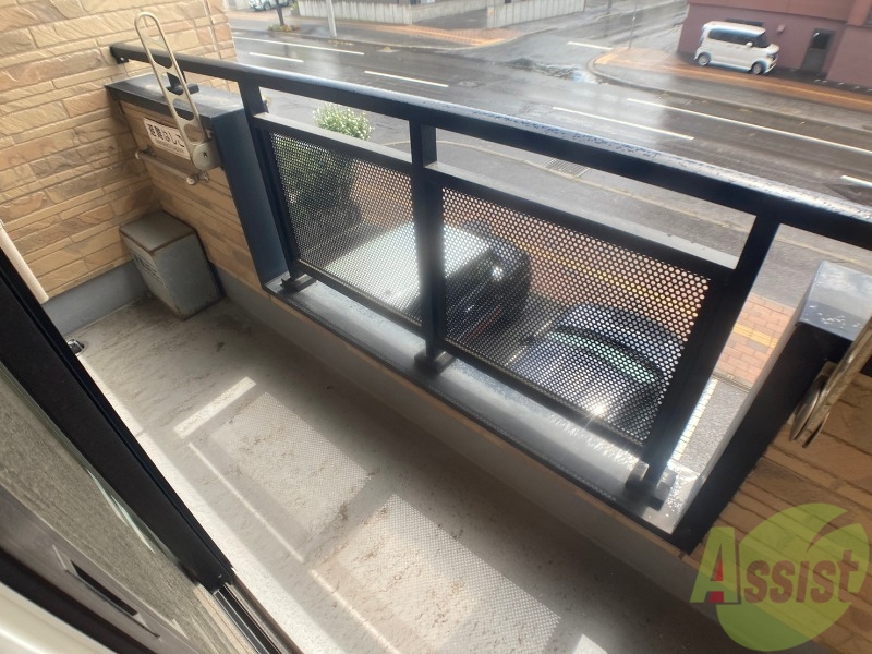 バルコニー　バルコニーは幅があり、広い印象を受けました。