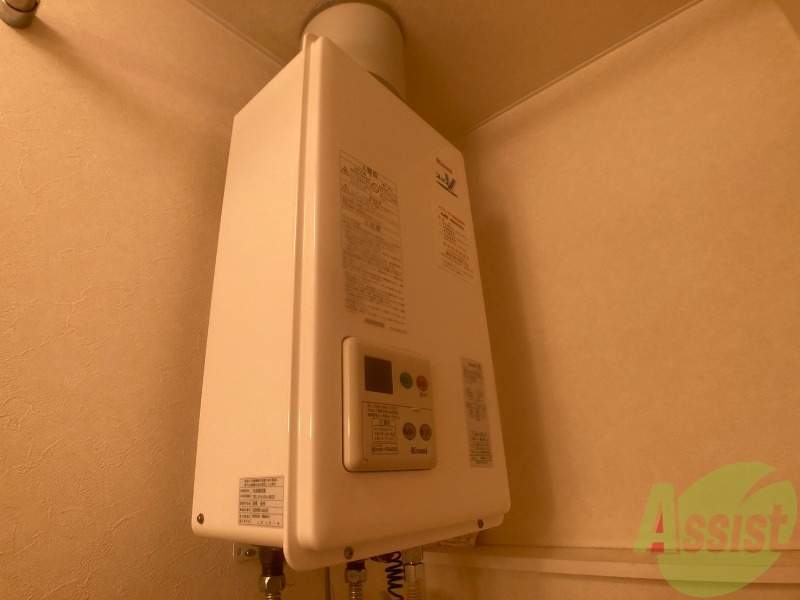 その他設備　給湯器は簡単操作で温度調整ができますよ。