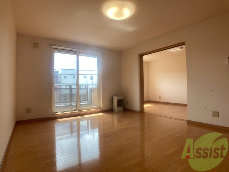 居室・リビング　広くてきれいなリビングです！快適に過ごせそうですね。