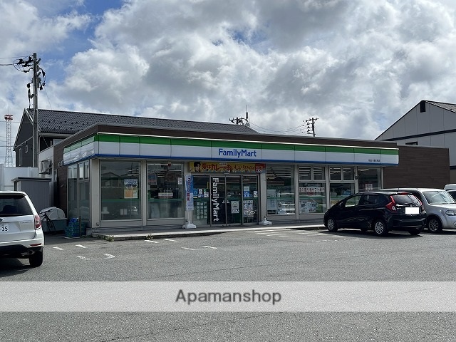 コンビニ　ファミリーマート（コンビニ）まで272m