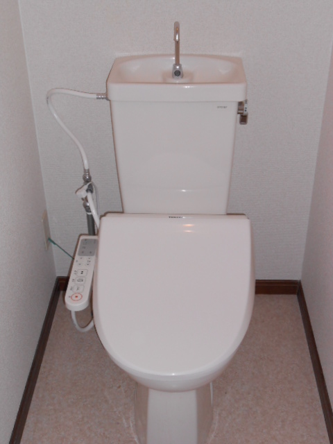 トイレ　温水洗浄便座完備