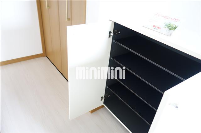 玄関　シューケースつきの玄関です。