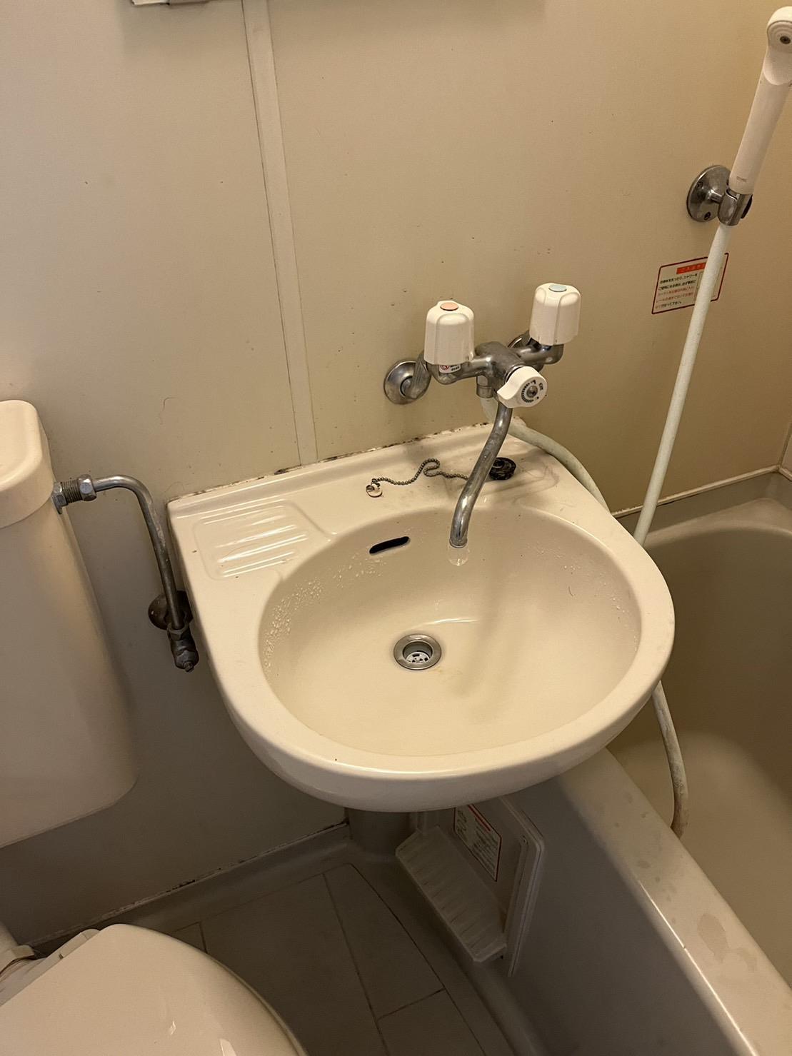 洗面設備　お風呂のシャワーも使えて便利な洗面台♪