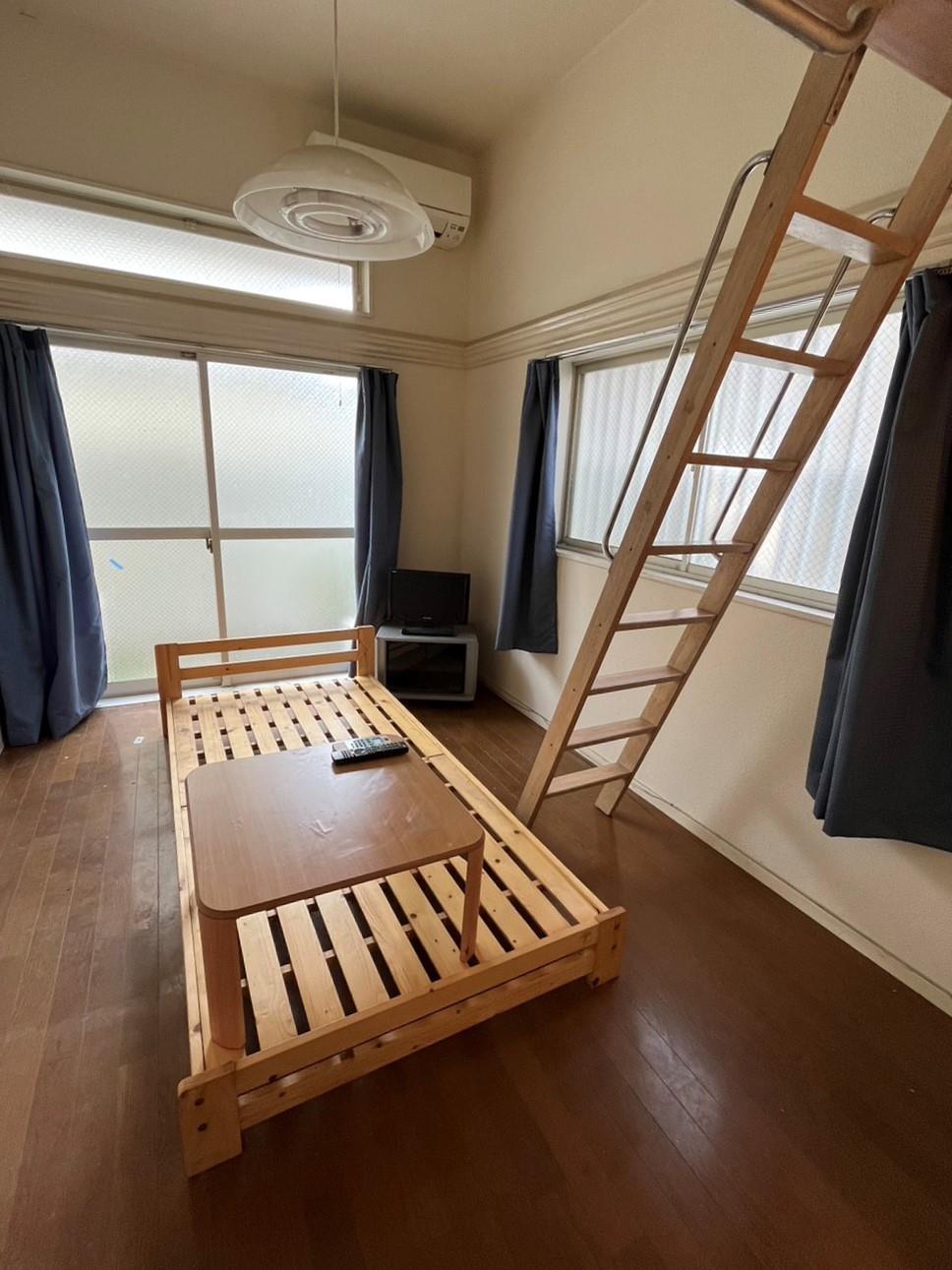 居室・リビング　2面採光で通風良好の洋室6帖♪