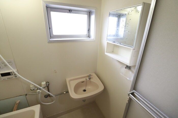 洗面設備　脱衣スペースもあります