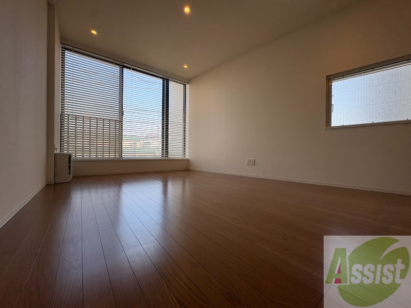 居室・リビング　広くてキレイなお部屋が広がっていて、充実した生活が送れそう。