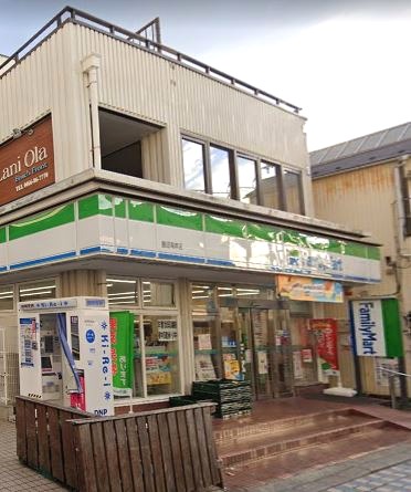 コンビニ　ファミリーマート（コンビニ）まで625m