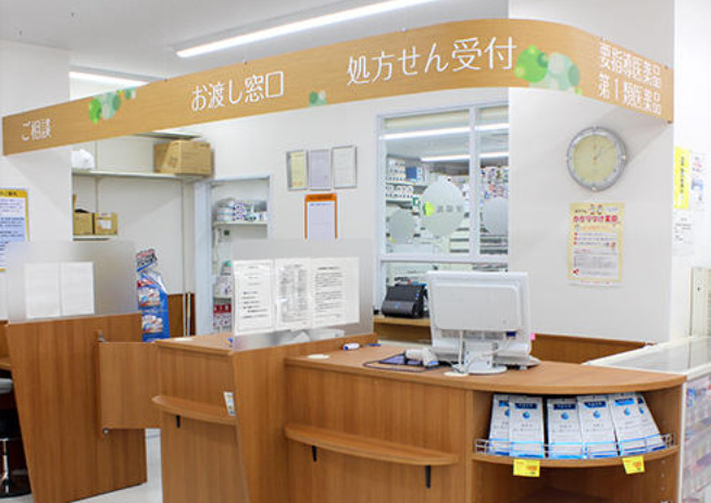 ドラックストア　ツルハ調剤薬局新宿上落合店（ドラッグストア）まで226m