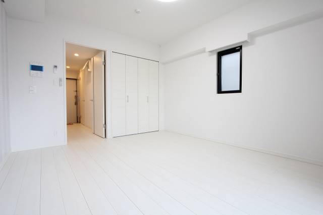 居室・リビング　８．６帖の洋間です