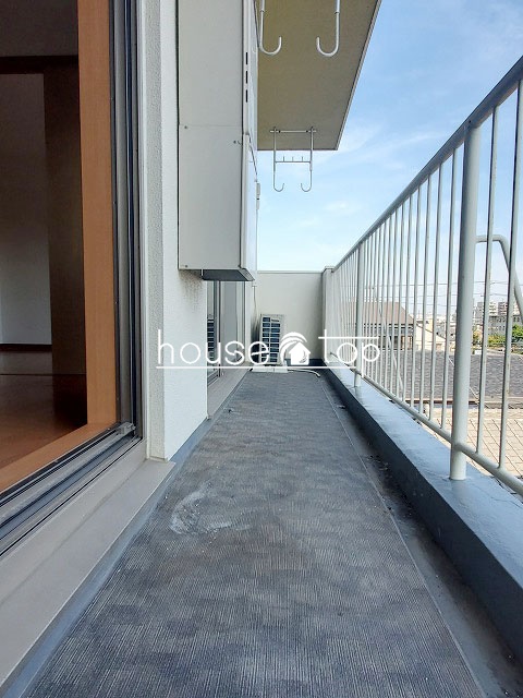 バルコニー　日当たりの良いバルコニー