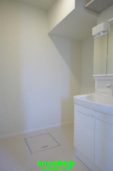 洗面設備　床下収納付