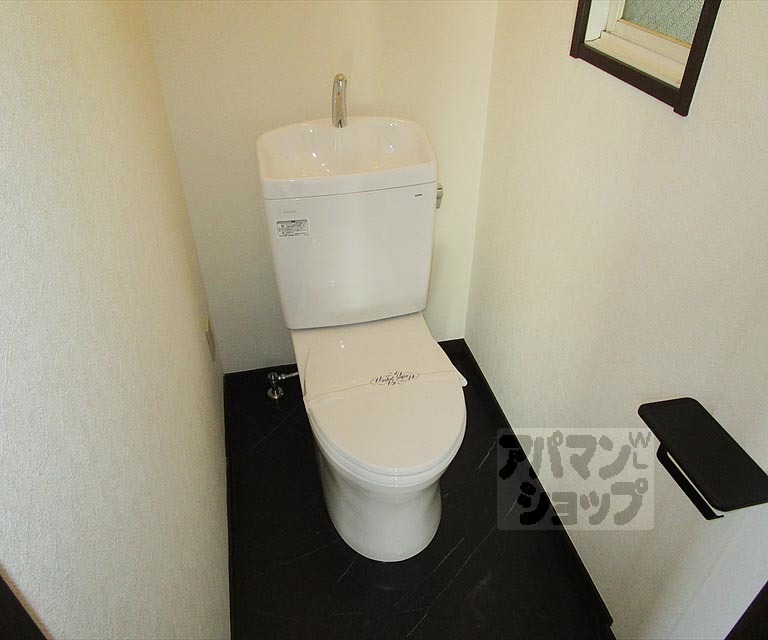 トイレ　２０１号室の写真です。