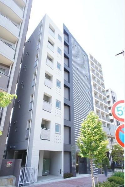 建物外観　鉄筋コンクリート造のがっちりとした建物。