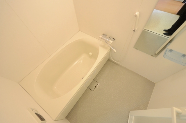 バス・シャワールーム　浴室乾燥機付きで便利です！