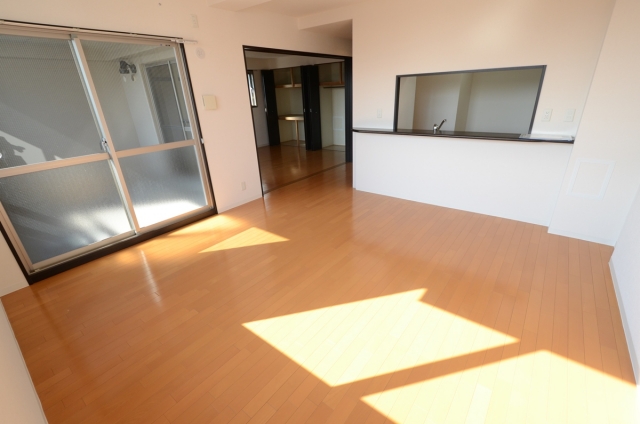 居室・リビング　南向きのリビングです♪