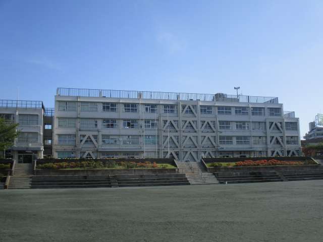 中学校　世田谷区立瀬田中学校（中学校）まで263m