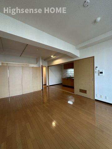 居室・リビング　こちらの居間で趣味の時間をお楽しみください