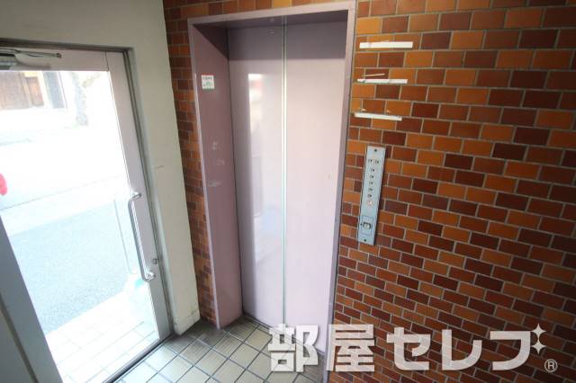 その他共有部分　エレベーター完備。