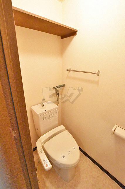 トイレ　嬉しいウォシュレット付きのトイレ！便座温かいですよ♪