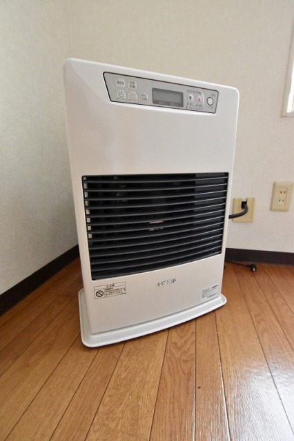 その他設備　経済的な灯油暖房です！