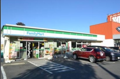コンビニ　ファミリーマート 水沢三丁目店（コンビニ）まで566m