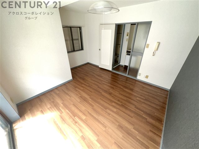 居室・リビング　エアコン付きで快適に過ごせます♪