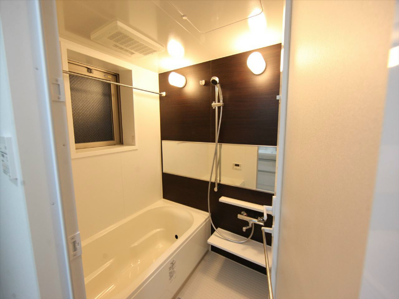バス・シャワールーム　追い焚き　浴室暖房乾燥機　24時間換気　オートバス　窓付風呂