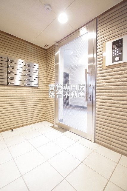 エントランス　オートロック付きで安心♪