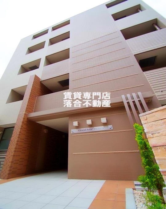 建物外観　しっかりとした建物