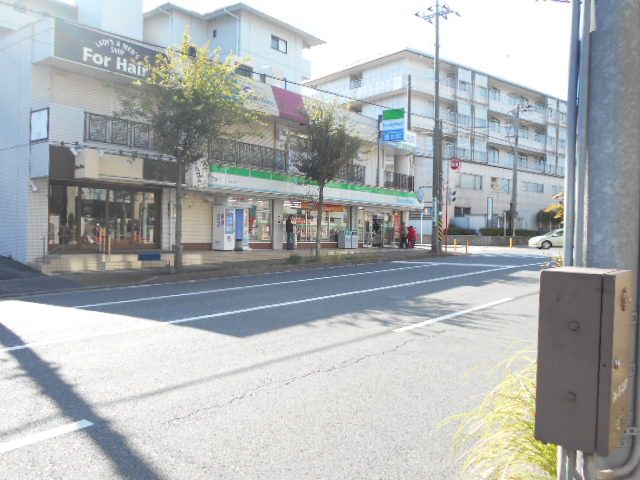 コンビニ　ファミリーマート弥生台店（コンビニ）まで418m
