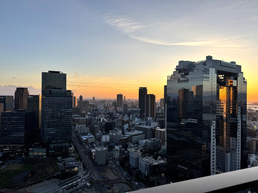 コンビニ　セブンイレブン梅田スカイビル東店（コンビニ）まで209m