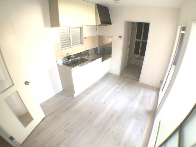 居室・リビング　壁付けキッチンでスペースを有効活用できます！