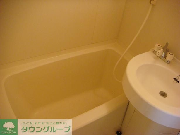 バス・シャワールーム　※参考写真（反転）