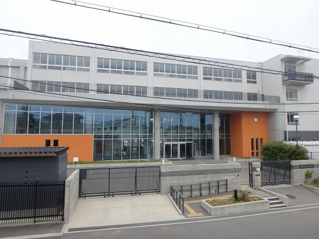 中学校　箕面市立第一中学校（中学校）まで840m