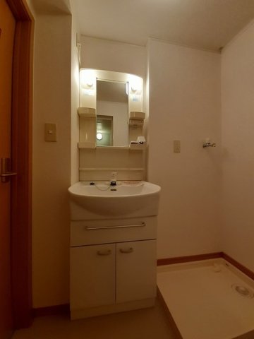 洗面設備　コンパクトで使いやすい洗面所