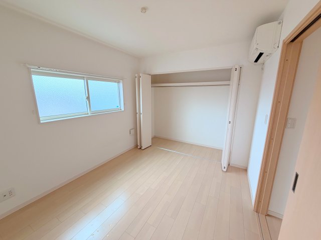 居室・リビング　落ち着いた雰囲気のこのお部屋でゆっくりお休みください。