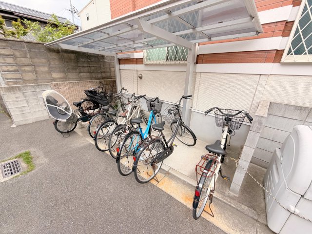 駐車場　敷地内には入居者専用の駐輪スペースもあります。