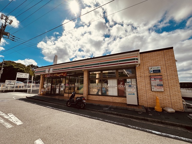 コンビニ　セブンイレブン横浜上大岡東1丁目店（コンビニ）まで354m