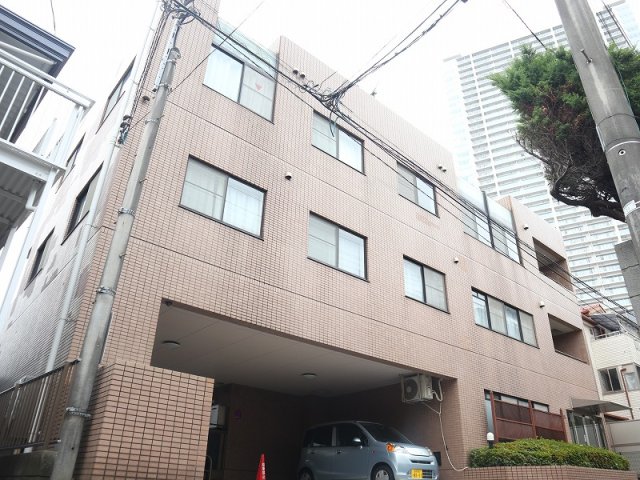 建物外観　タイル張りの外観が特徴です