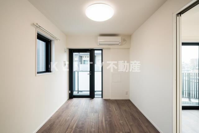 その他部屋・スペース　開放的な寝室です