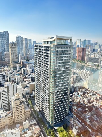 建物外観　建物頂部の見え方を強く意識して、最上階・ペントハウスのルーフ