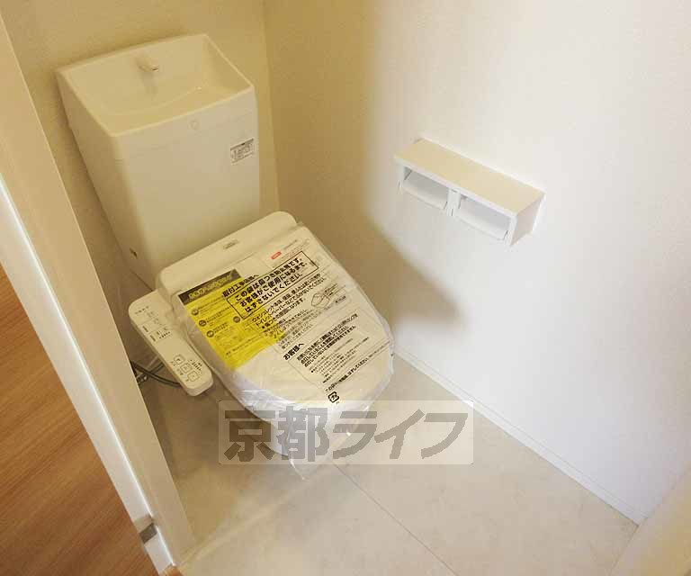 トイレ　温水洗浄便座付きです。