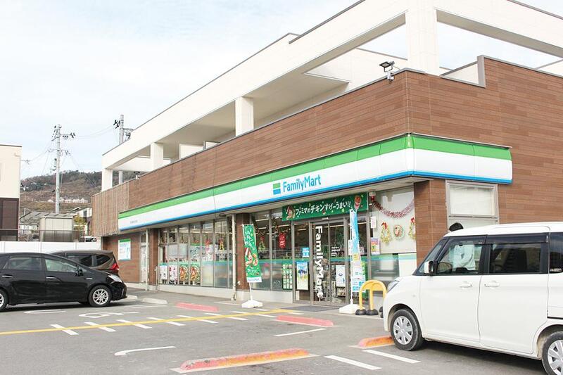 コンビニ　ファミリーマート茨木彩都やまぶき店（コンビニ）まで529m