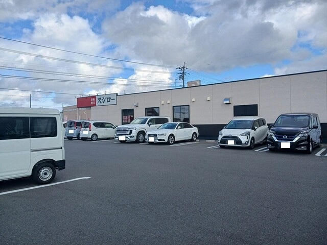 飲食店　スシロー（飲食店）まで880m
