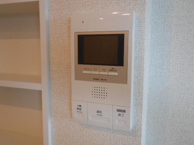 セキュリティ　カラーＴＶモニター付インターホン（オートロック解除）完備