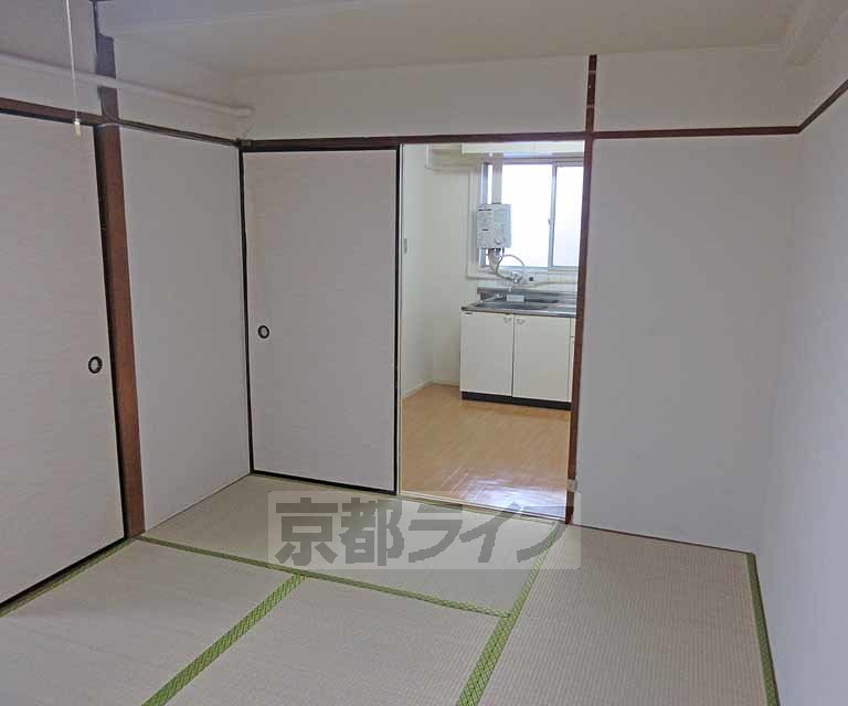 居室・リビング　明るいお部屋になっております