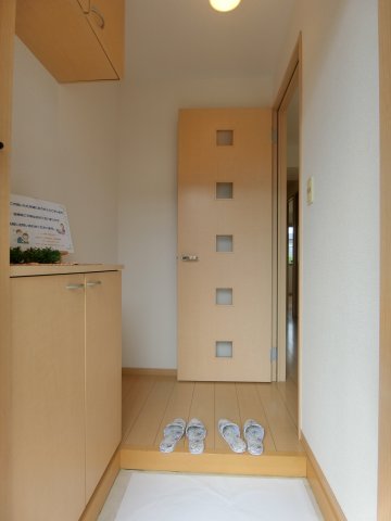 玄関　イメージ102号室の写真（反転あり）