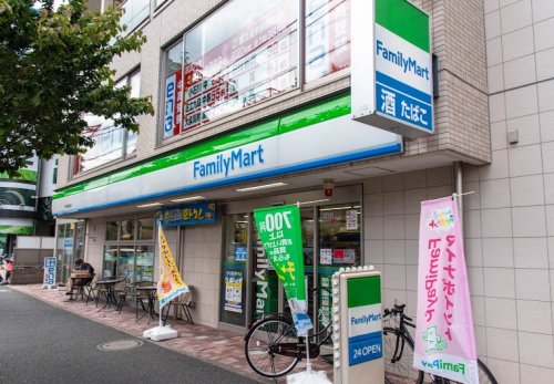 コンビニ　ファミリーマート 平和台駅前店（コンビニ）まで236m