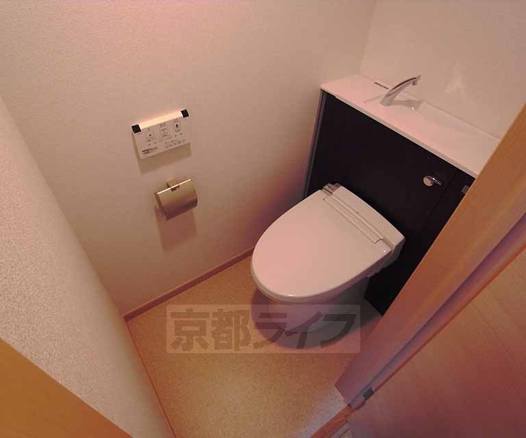 トイレ　広々としたトイレです。