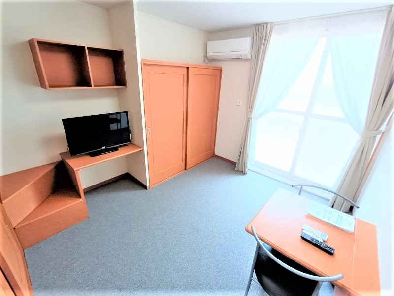 居室・リビング　家電・家具付きのお部屋です。